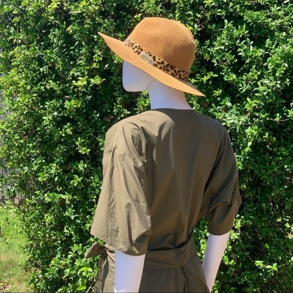 💋NWT Lovers + Friends Plunging Utility Short Romper - Picture 11 of 15